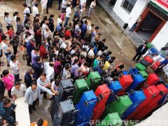 脫貧不脫扶  幫扶不斷線(xiàn)——陜西省應急管理與安全生產(chǎn)協(xié)會(huì )向商南縣十里坪鎮十里坪社區捐贈環(huán)保設施300件